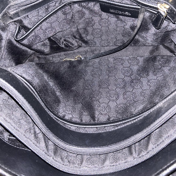 Small Michael Kors Handbag - Picture 5 of 5